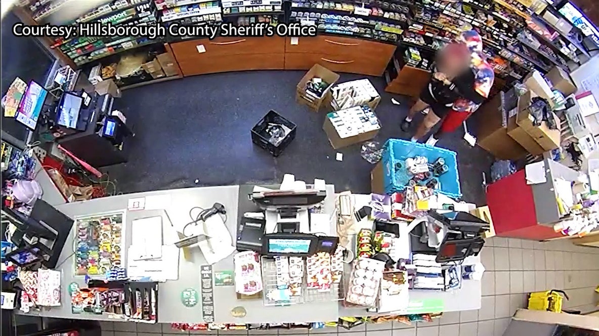 7-Eleven robber holds cashier by throat, deputies say